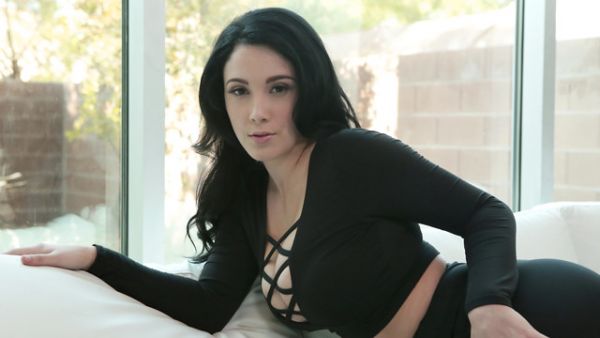 Pornstar Noelle Easton