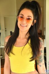 pornstar jynx correra shake it 167x250