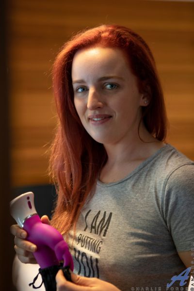 Pornstar Charlie Forde Ginger Take Hold Of