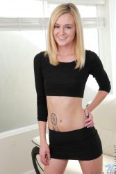 pornstar kenzie kai glass toy play 167x250