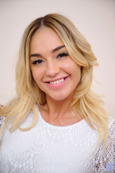 Pornstar Lola Love Little Stunner