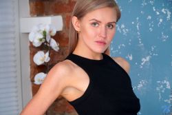 pornstar lona giving into want 1 250x167